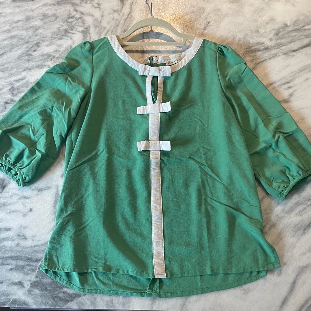 ModCloth peekaboo bow blouse light green and white - Picture 3 of 6
